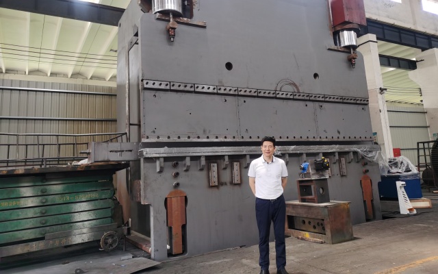 heavy duty hydraulic press brake.jpg