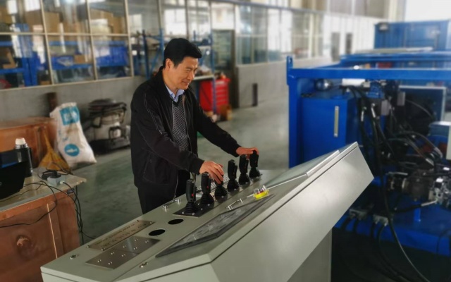 Oil pipe bucking machine (3).jpg