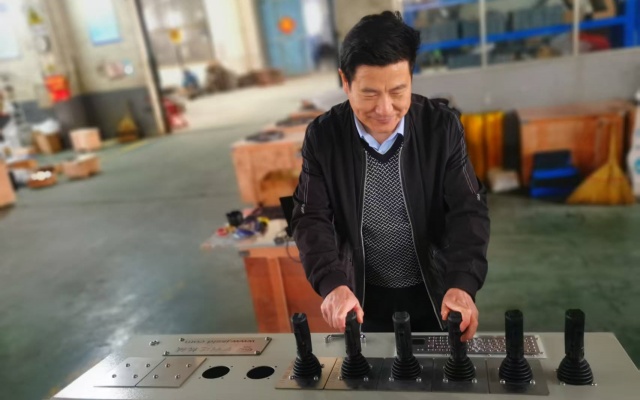Oil pipe bucking machine (4).jpg