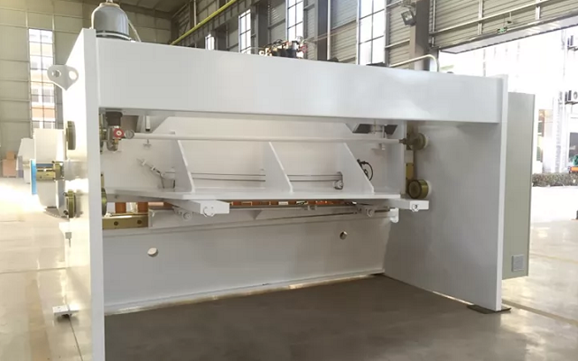 Advantages of Hydraulic Shearing Machines